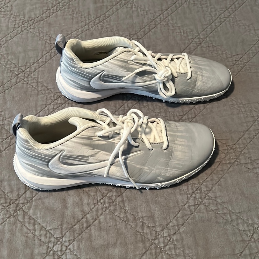 Nike  Mens Tennis Shoes